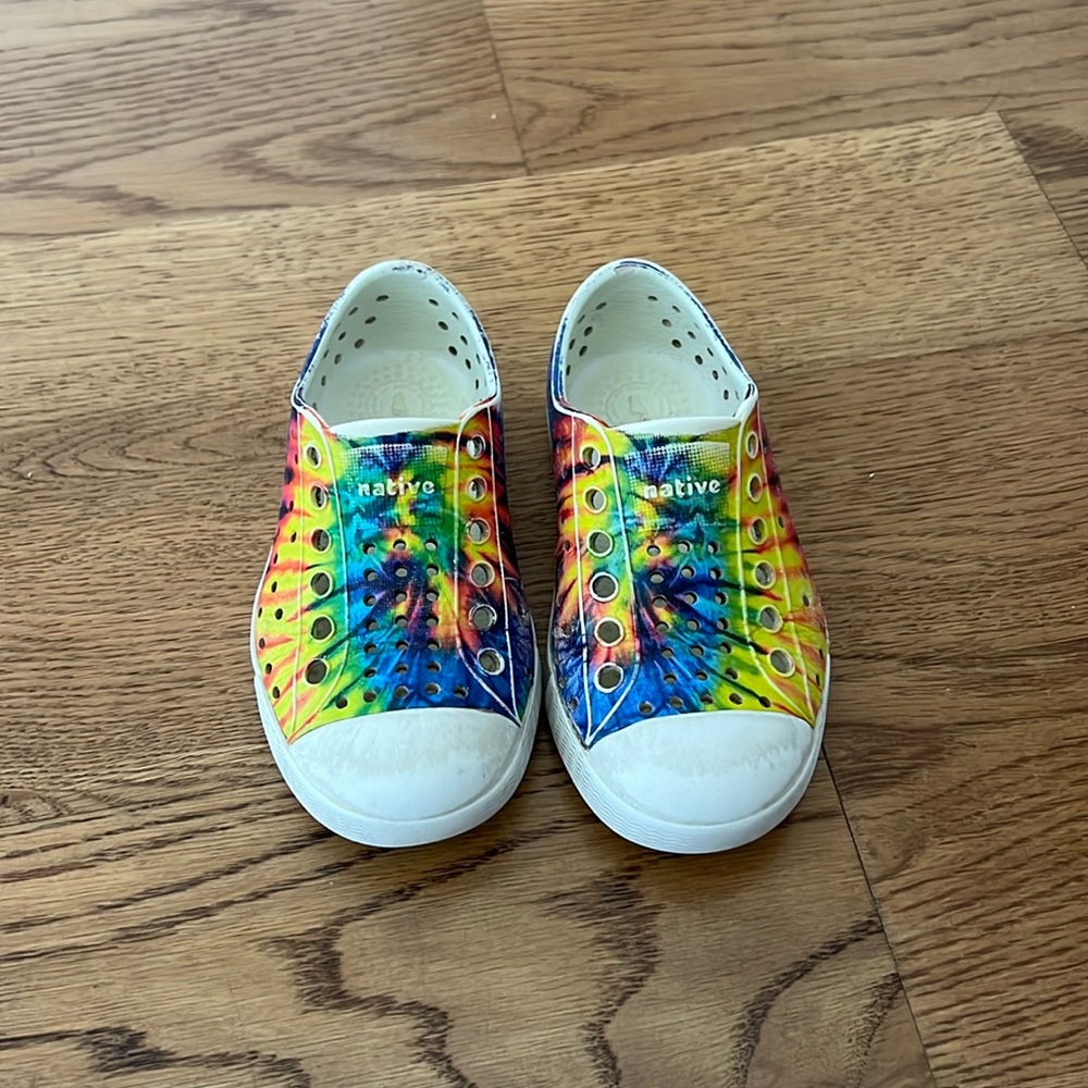 Native shoes size 7 rainbow color